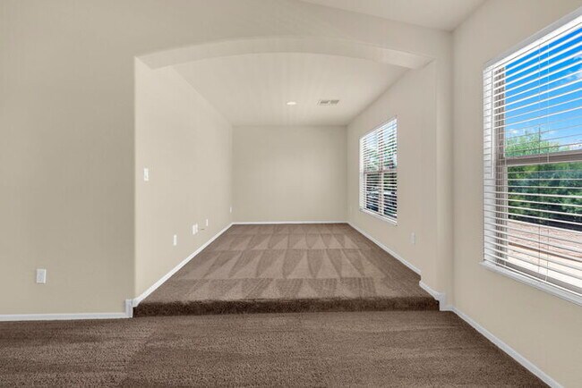 Building Photo - 1412 E Powell Way