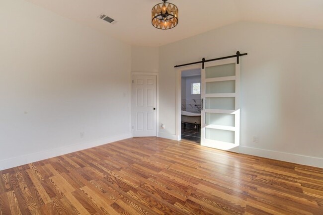 Building Photo - 19403 Lake Hollow Ln