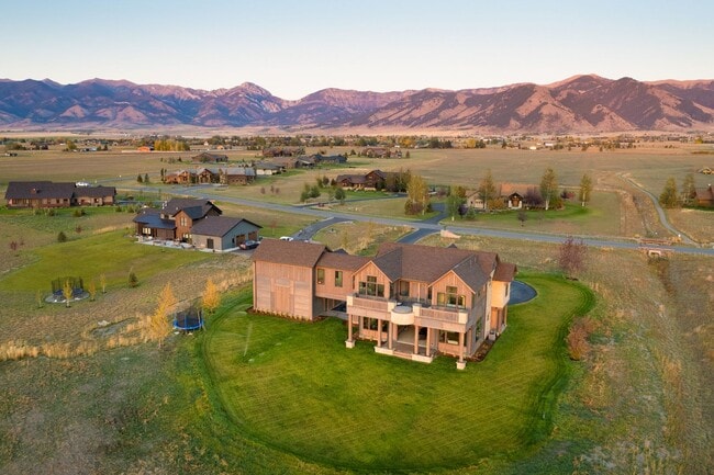 Building Photo - One of a Kind Custom Built Home for Rent in Gallatin Valley!