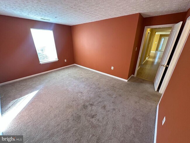 Building Photo - 11445 Deepwood Dr