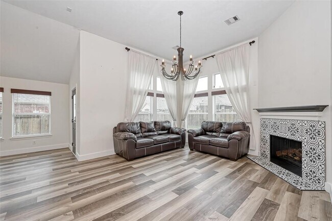 Building Photo - 3618 Hera Dr