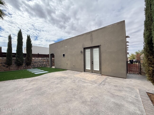 Building Photo - 13454 Everingham St