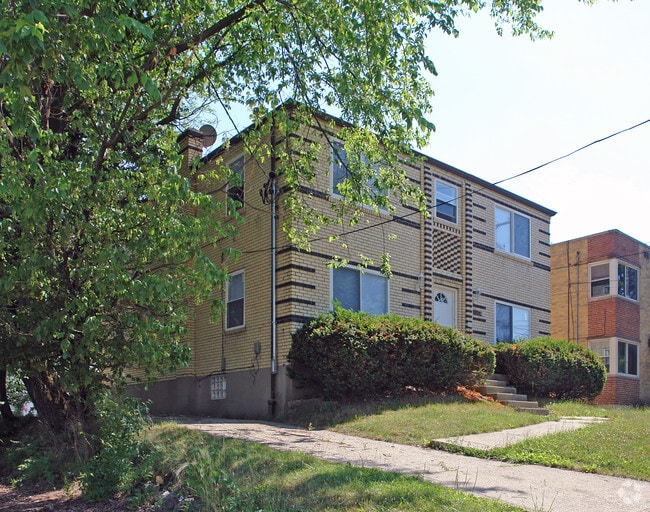 Building Photo - 1663 Summit Rd