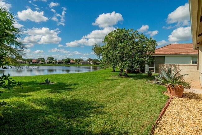 Building Photo - 2675 Clipper Cir