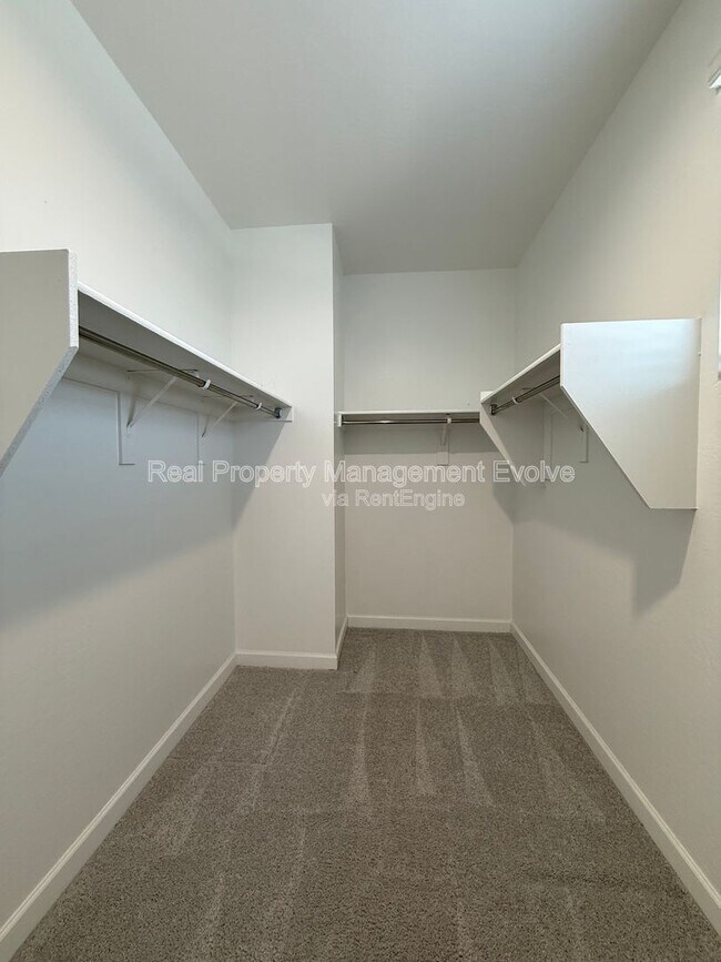 Building Photo - 5118 E Anderson Dr