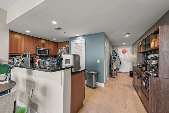 Building Photo - 800 Jackson St