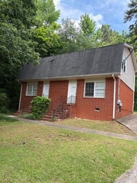 Building Photo - 1900 Lyle Dr