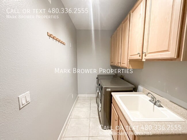 Building Photo - 2992 N Miller Rd