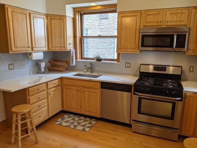 Kitchen - 4431 N Springfield Ave