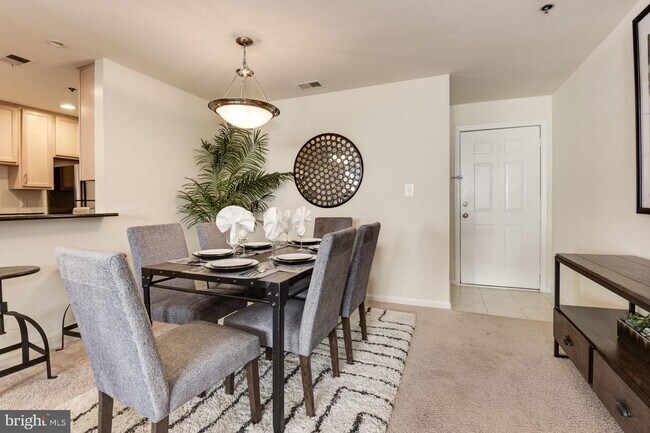 Building Photo - 1800 N Quinn St