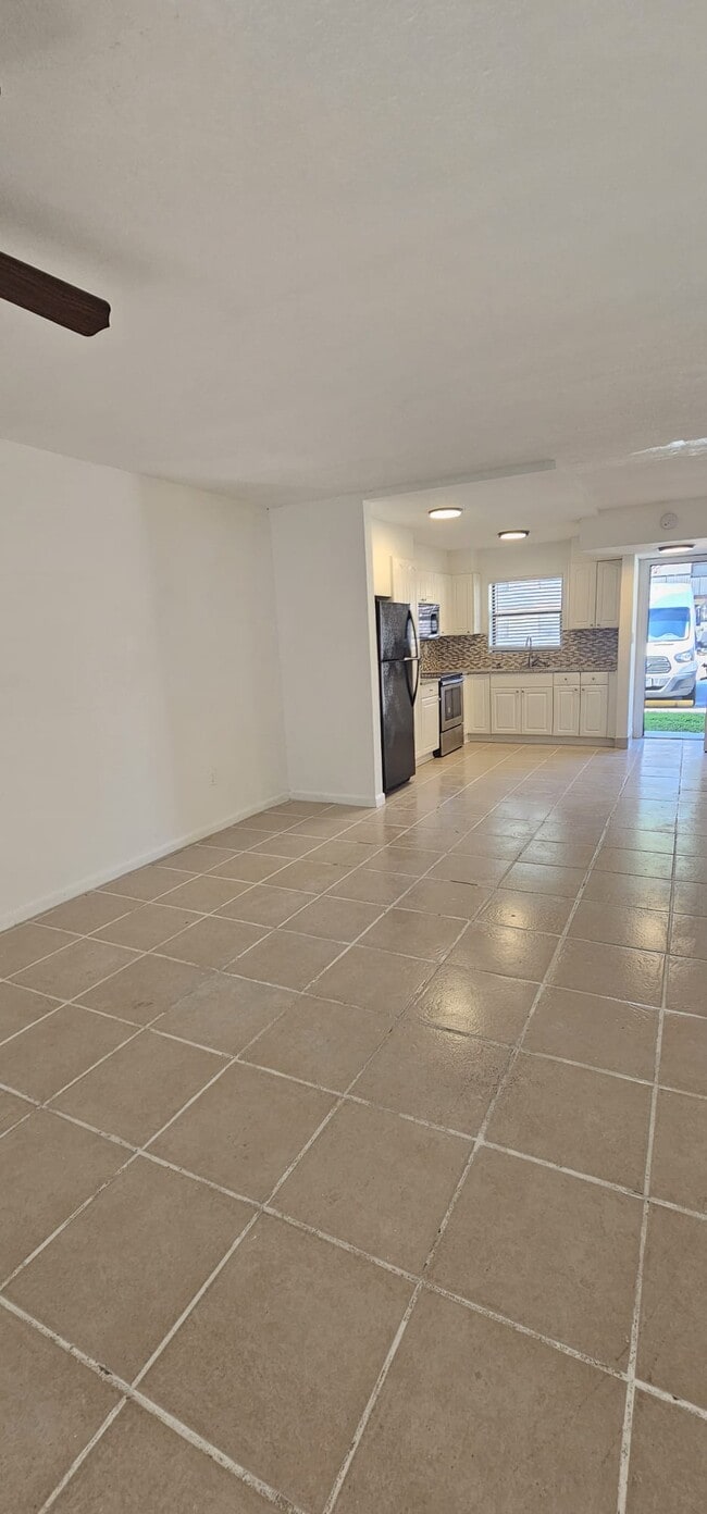 Building Photo - 6020 Shaker Wood Cir