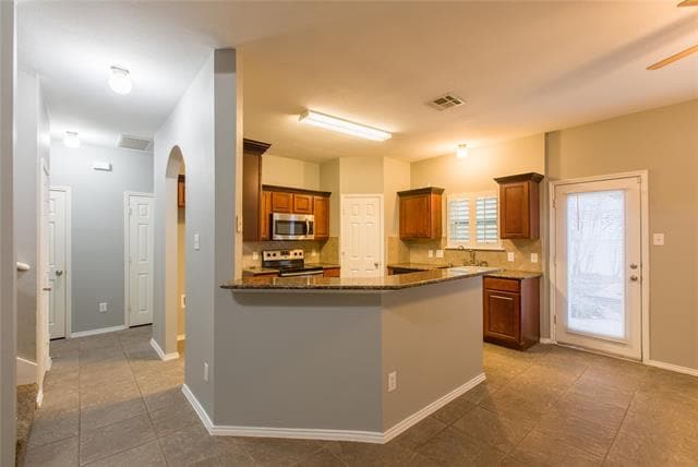 Building Photo - 2021 Bridgeport Dr