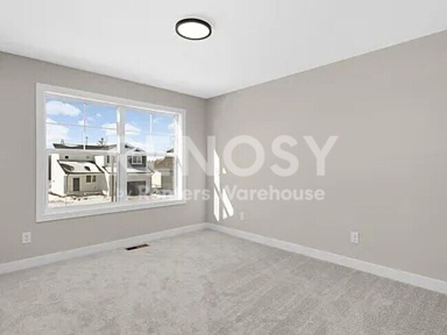 Building Photo - 2164-211A N Eustis St