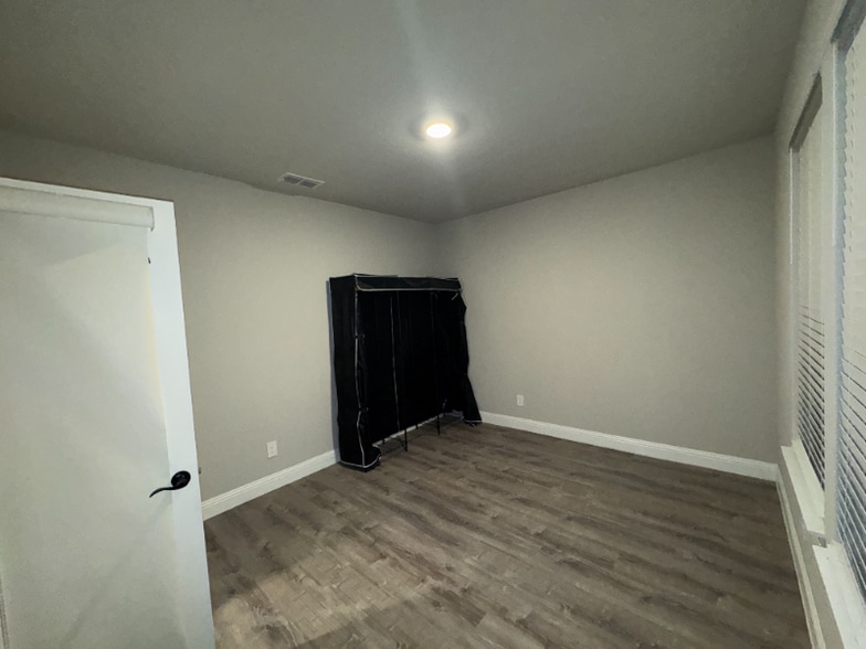 Building Photo - 1400 Razorbill Rd