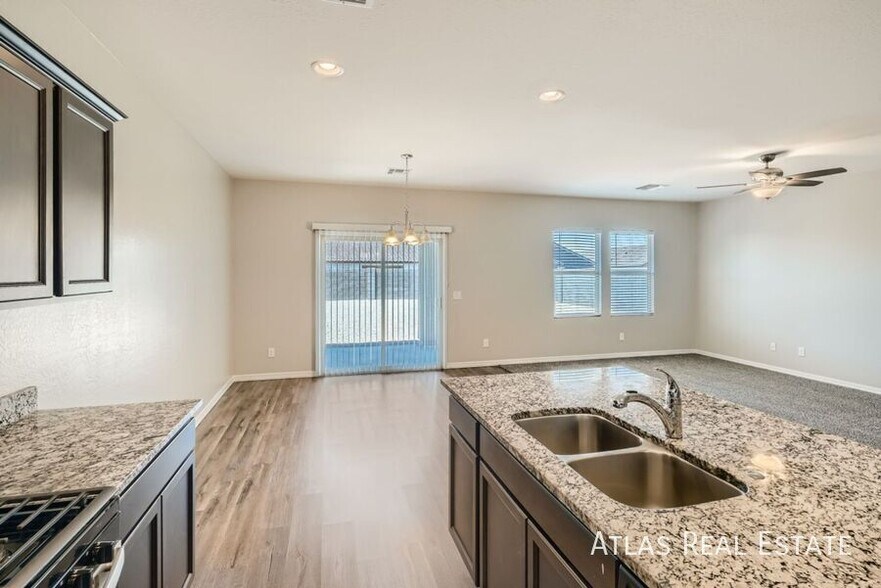 Building Photo - 4518 W Saddlebush Way