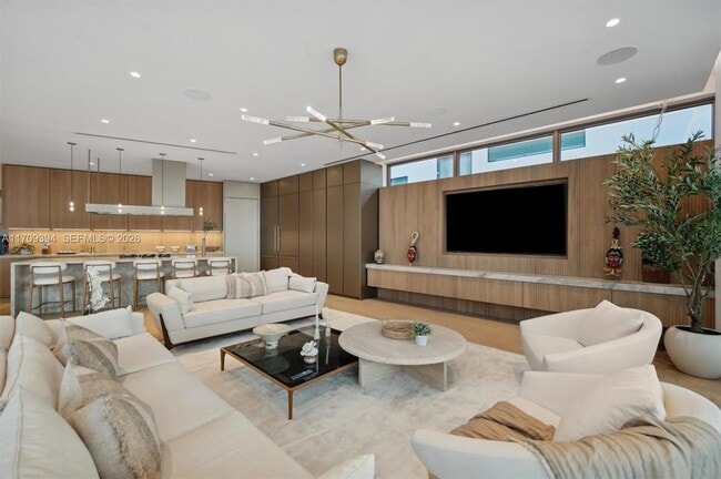 Building Photo - 424 W Rivo Alto Dr