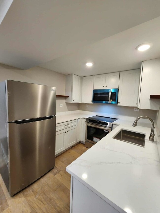 Building Photo - 6321 S Eberhart Ave