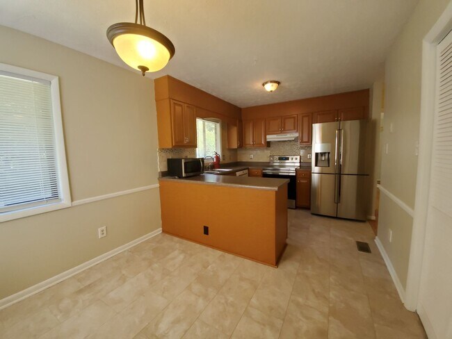 Building Photo - 6400 Hollyhock Ct