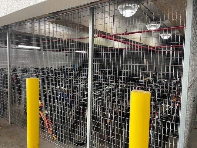 Building Photo - 1745 E Hallandale Beach Blvd