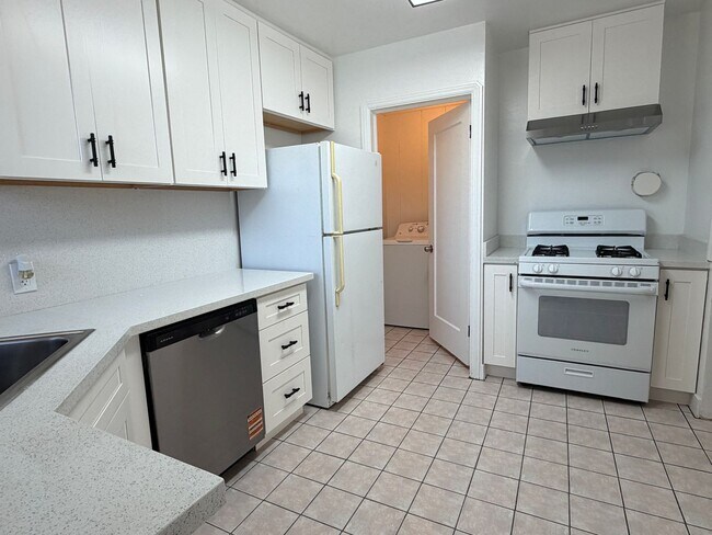 Building Photo - 32 Sanford Ave