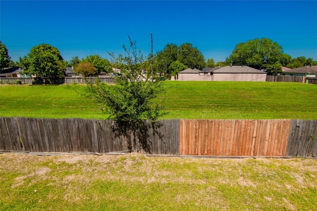 Building Photo - 15806 Val Verde Dr