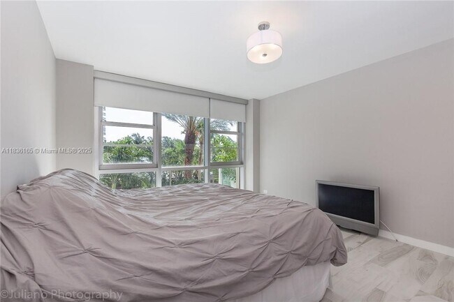 Building Photo - 2451 Brickell Ave