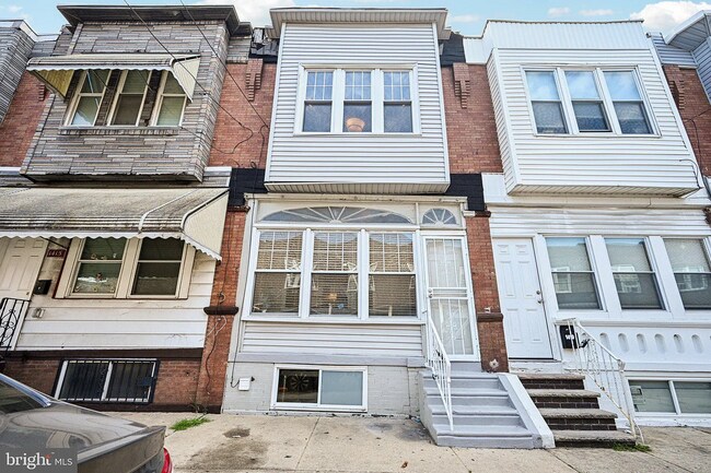 Building Photo - Modern 3-Bedroom Home Near University City...