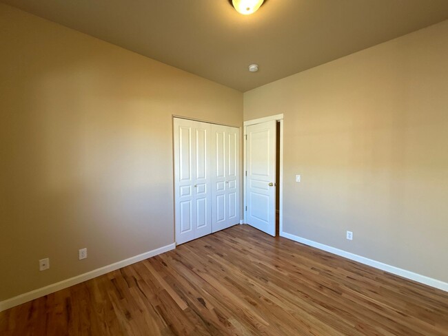 Building Photo - 3 Bedroom/ 2 Bathroom Home NW Redmond