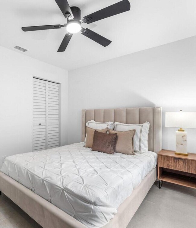 Building Photo - 608 SE 2nd Ave