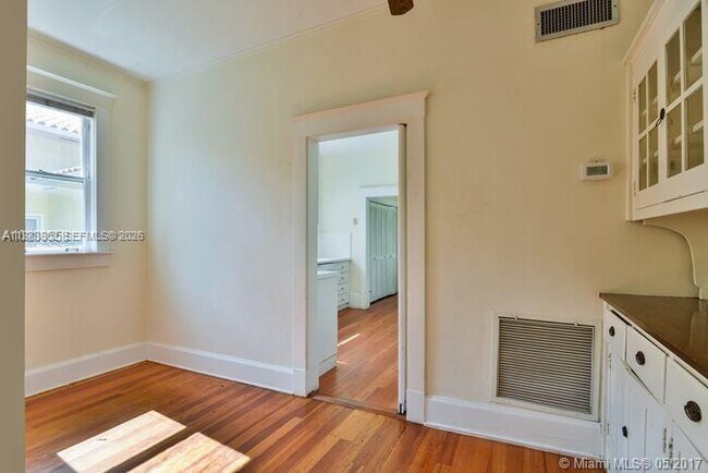 Building Photo - 2000 S Miami Ave