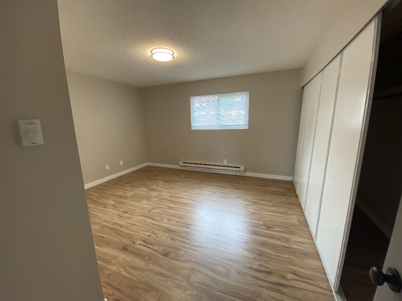 Building Photo - 308 Summit Ave N