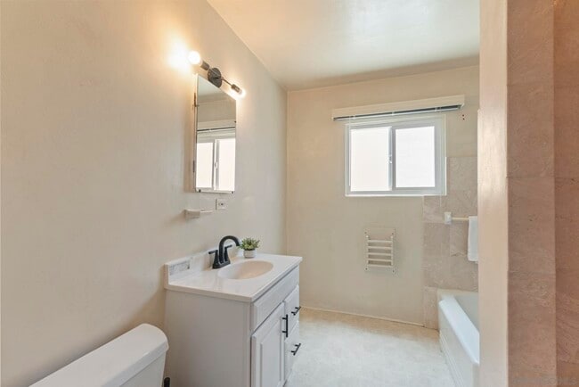 Building Photo - 2548 Violet St