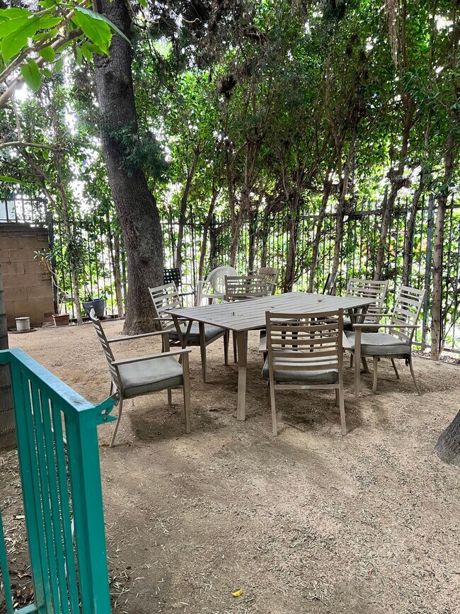 Building Photo - 1539 Bronson Ave