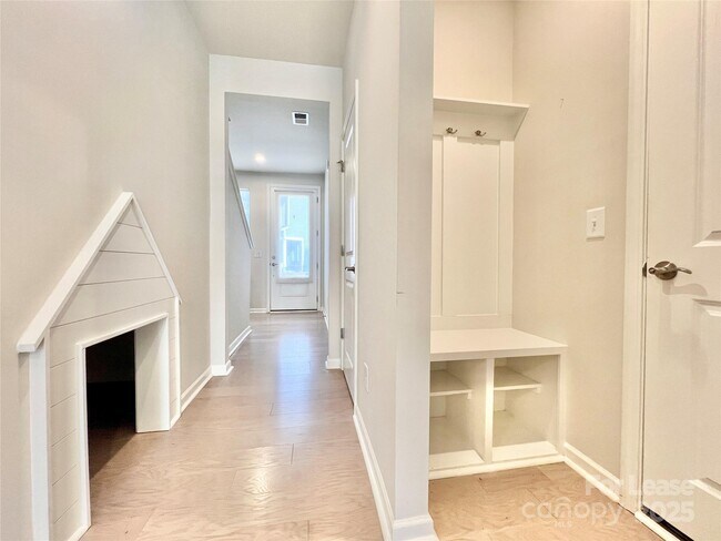 Building Photo - 5348 Somerset Hill Ln