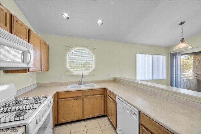 Building Photo - 5002 S Rainbow Blvd