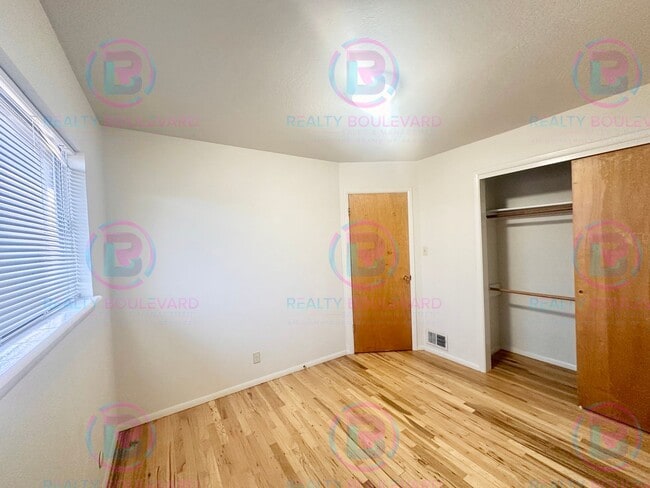 Building Photo - Delightful One-Bedroom + Office Near Idlewild Park