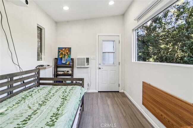 Building Photo - 432 Fernwood Pacific Dr