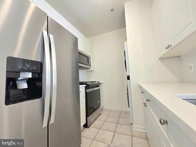 Building Photo - 2791 Centerboro Dr