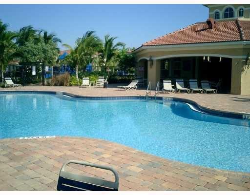 Building Photo - 2757 S Evergreen Cir