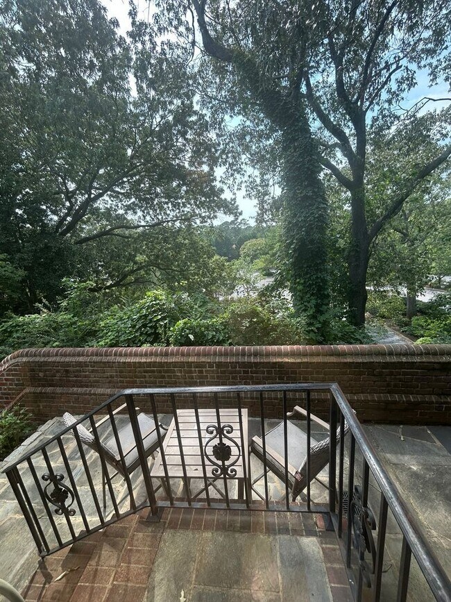 Building Photo - 420 Linkhorn Dr