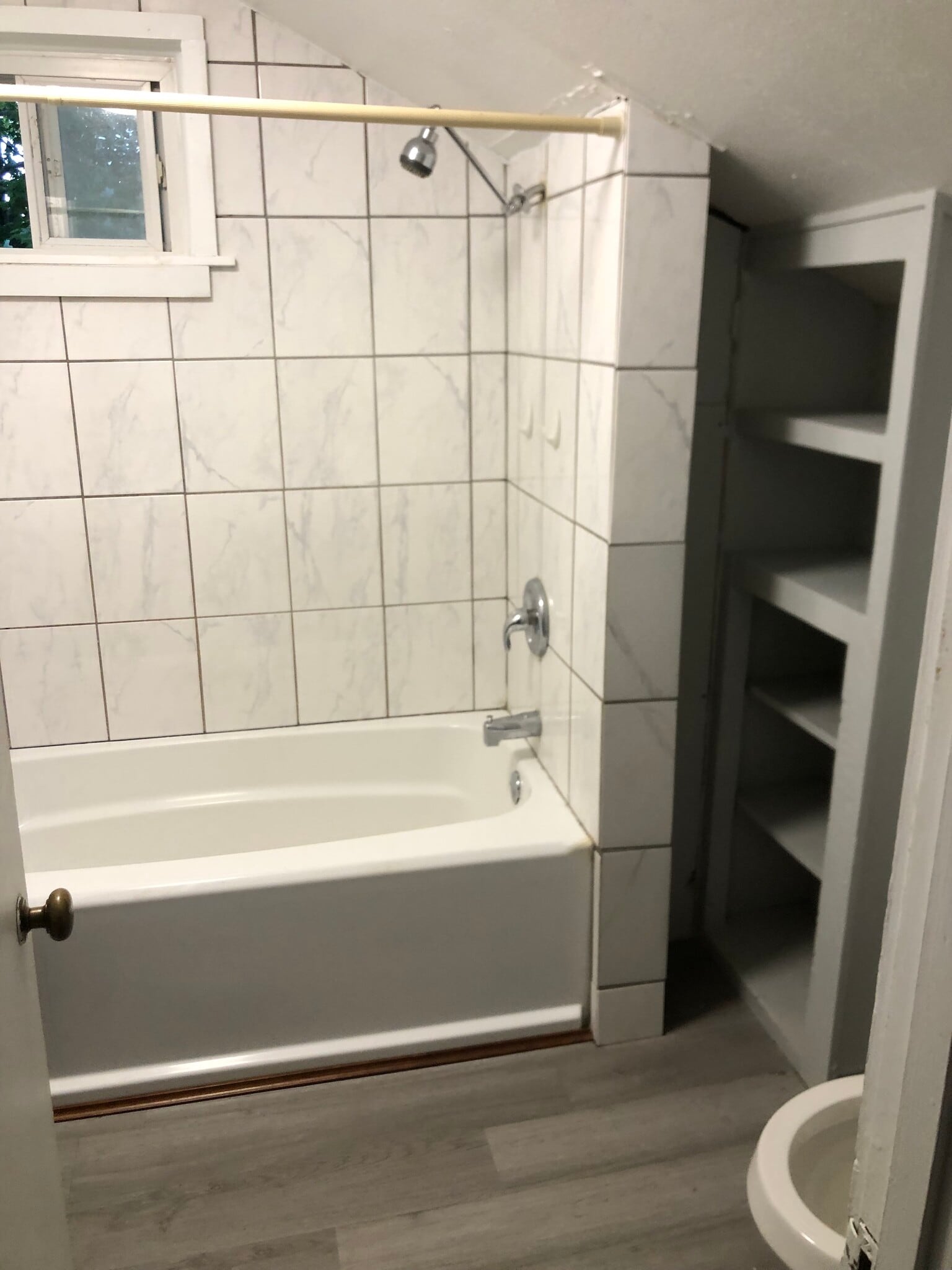 full bath - 6 Babcock St