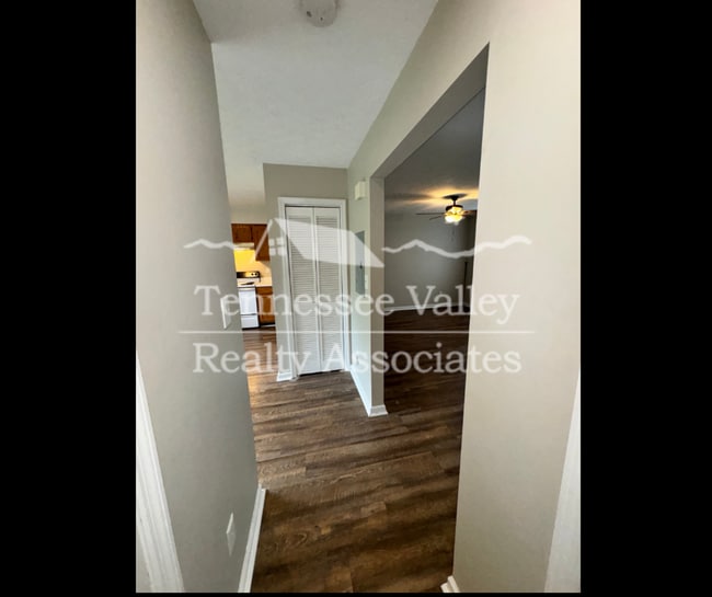Building Photo - NEW PRICE! MOVE IN READY! Delightful 2 bed...
