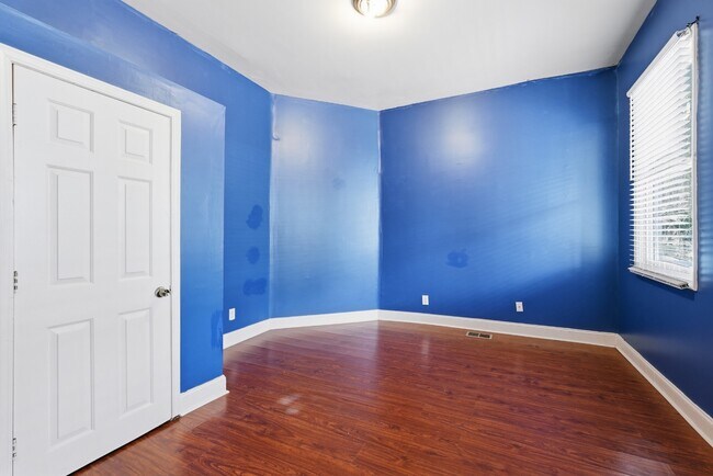 Building Photo - 309 W 41st St