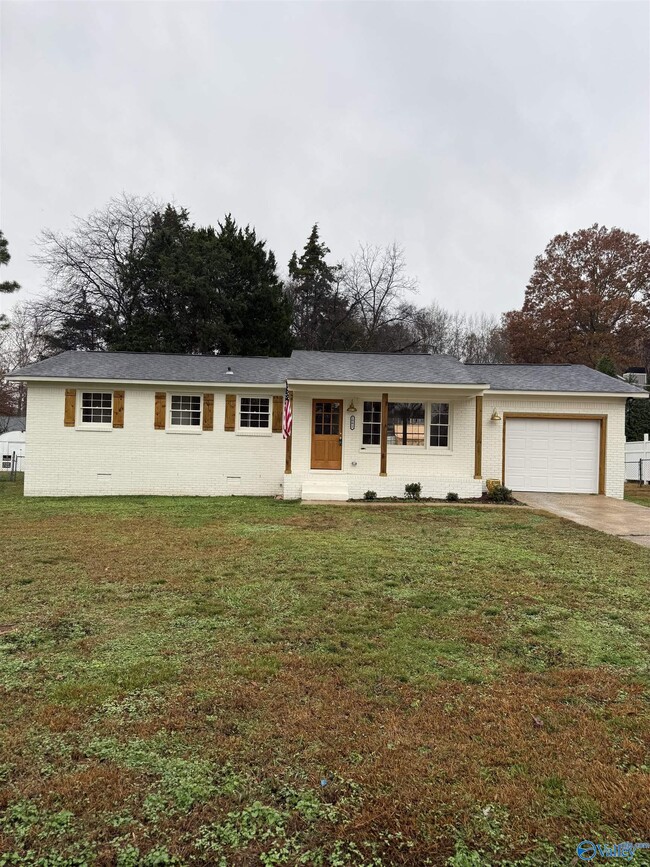 Building Photo - 1002 Parcus Rd SE