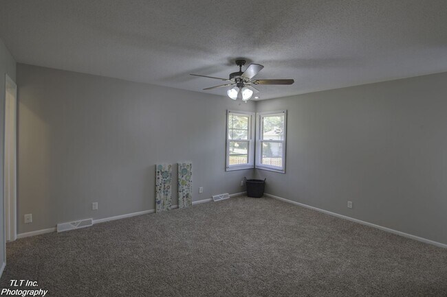 Building Photo - RENTAL PENDING