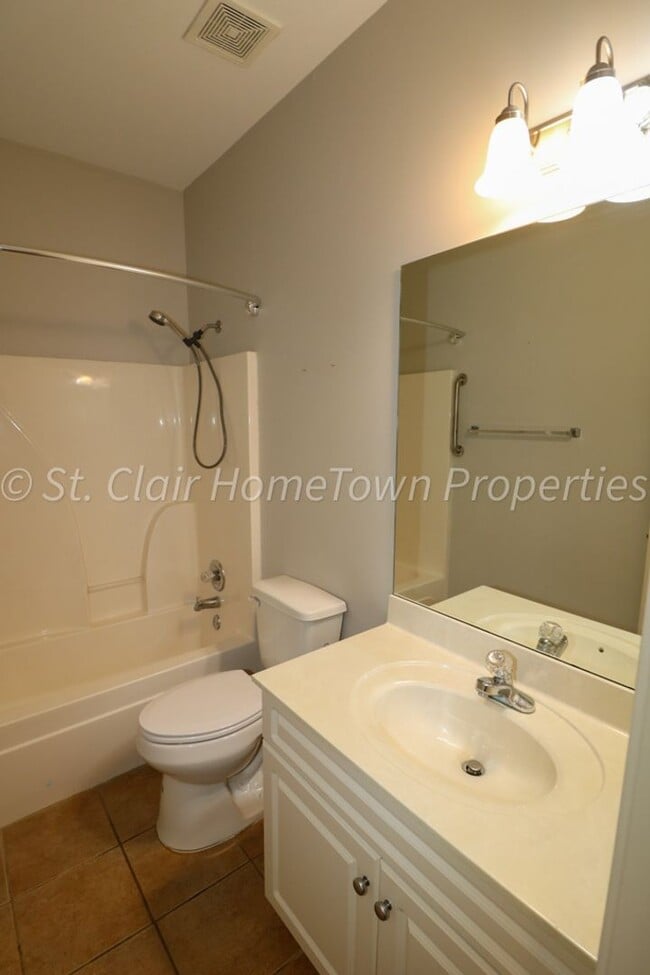 Building Photo - Desirable Community of Avalon