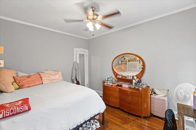 Building Photo - 3 bedroom in Chicago IL 60614