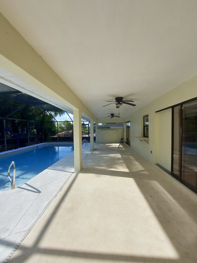 Building Photo - 801 SW 10th Pl