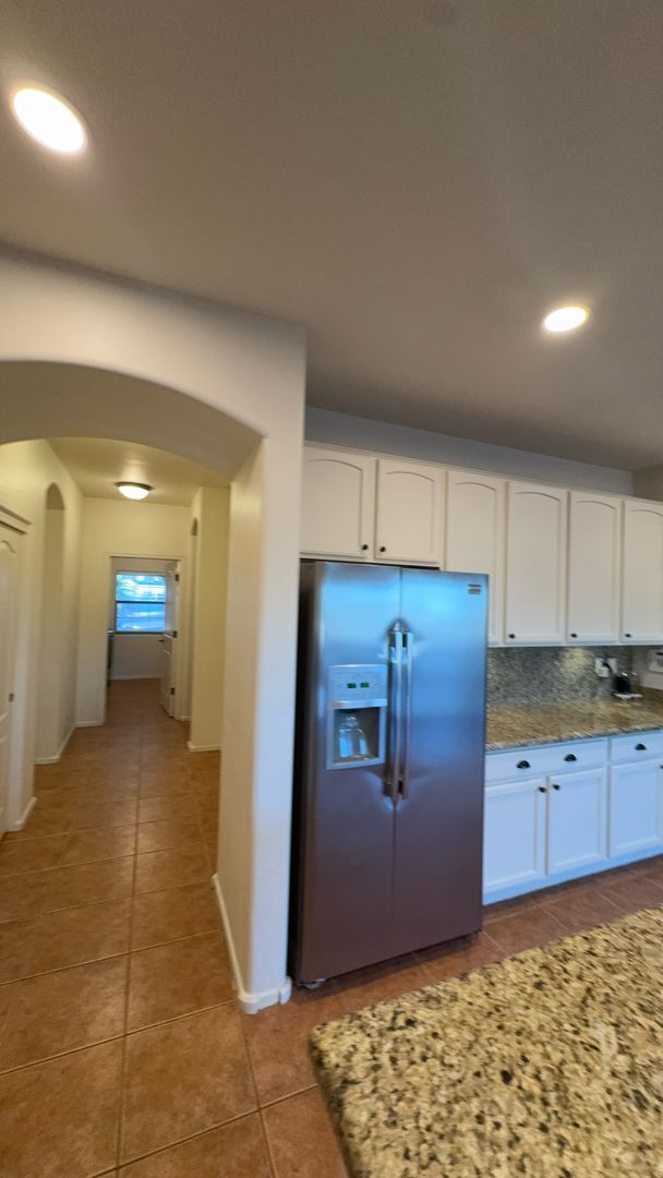 Building Photo - Horse Property in QC