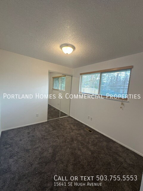 Building Photo - 15641 SE Hugh Ave